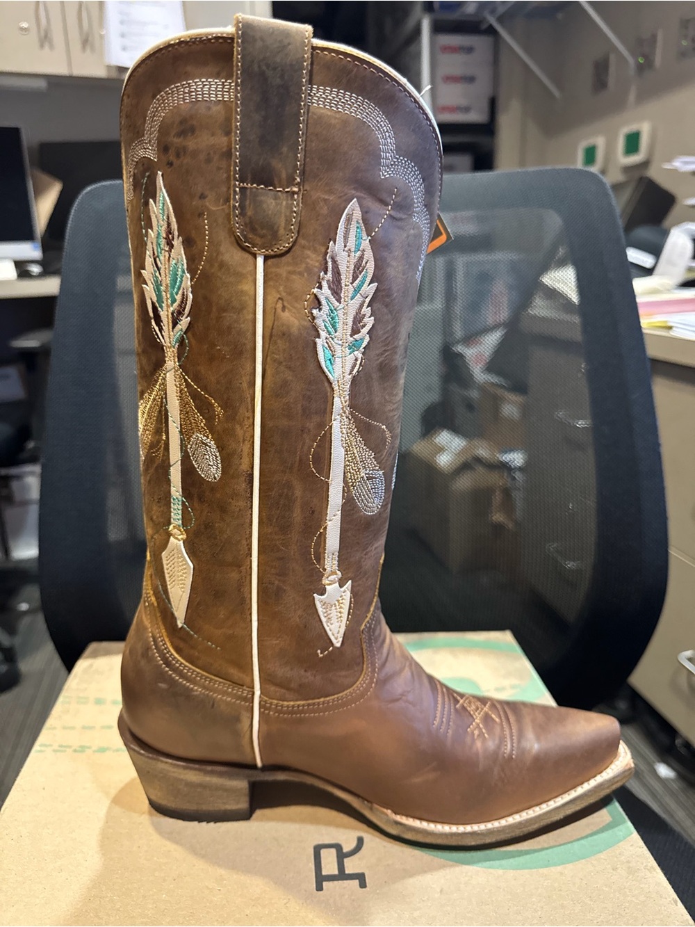 NEW women’s Brown Western Cowboy Boots with Turquoise Stitching/arrows size 8.5 - Picture 2 of 3